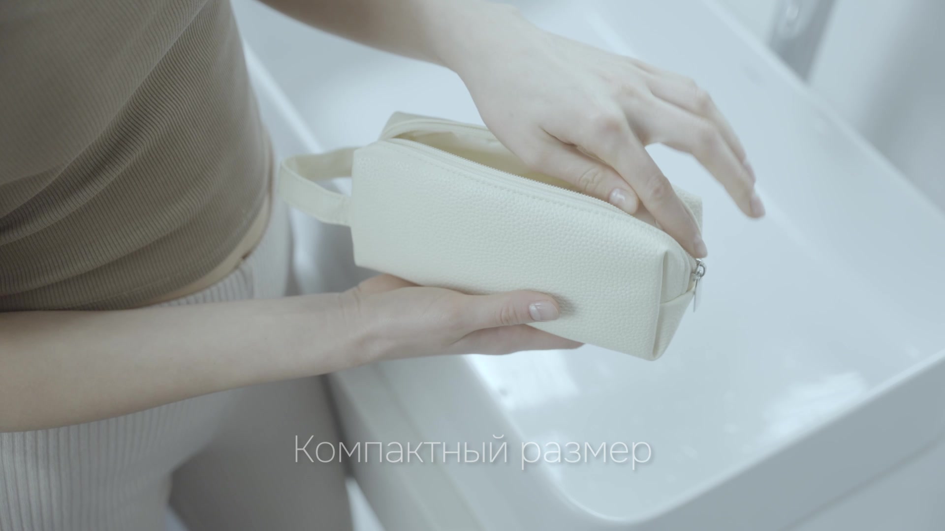 Multinel Jetsy Fold&Go ирригатор для зубов складной портативный в чехле беспроводной 3 режима 3 скорости 3 насадки УФ-защита 180 мл — фото 1