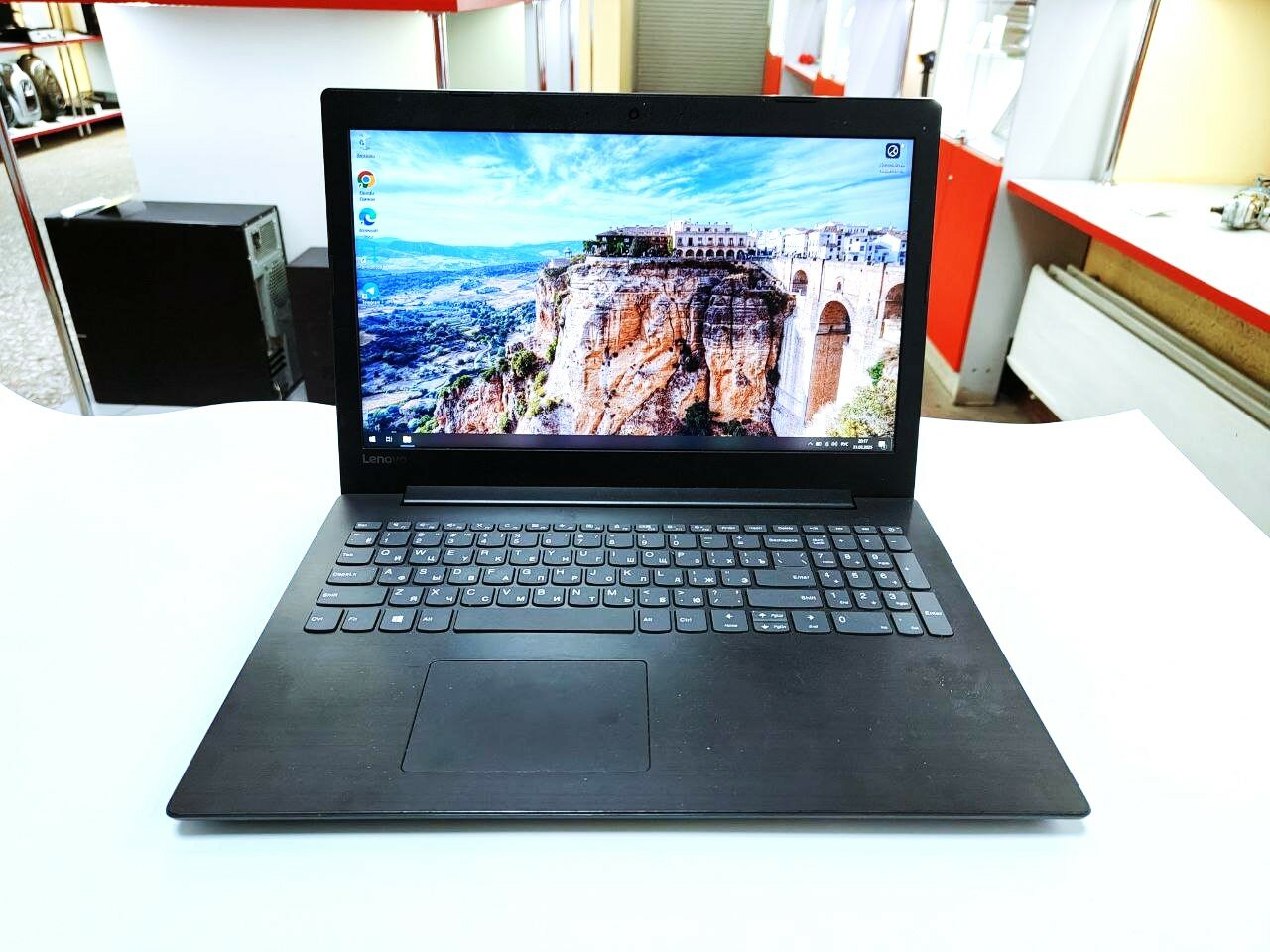 Ноутбук Lenovo Ideapad 330-15IKB\15.6" 1366*768\Intel Core i3-7020U\4ГБ DDR4\ Intel HD Graphics\GeForce MX150\ 1000 GB
