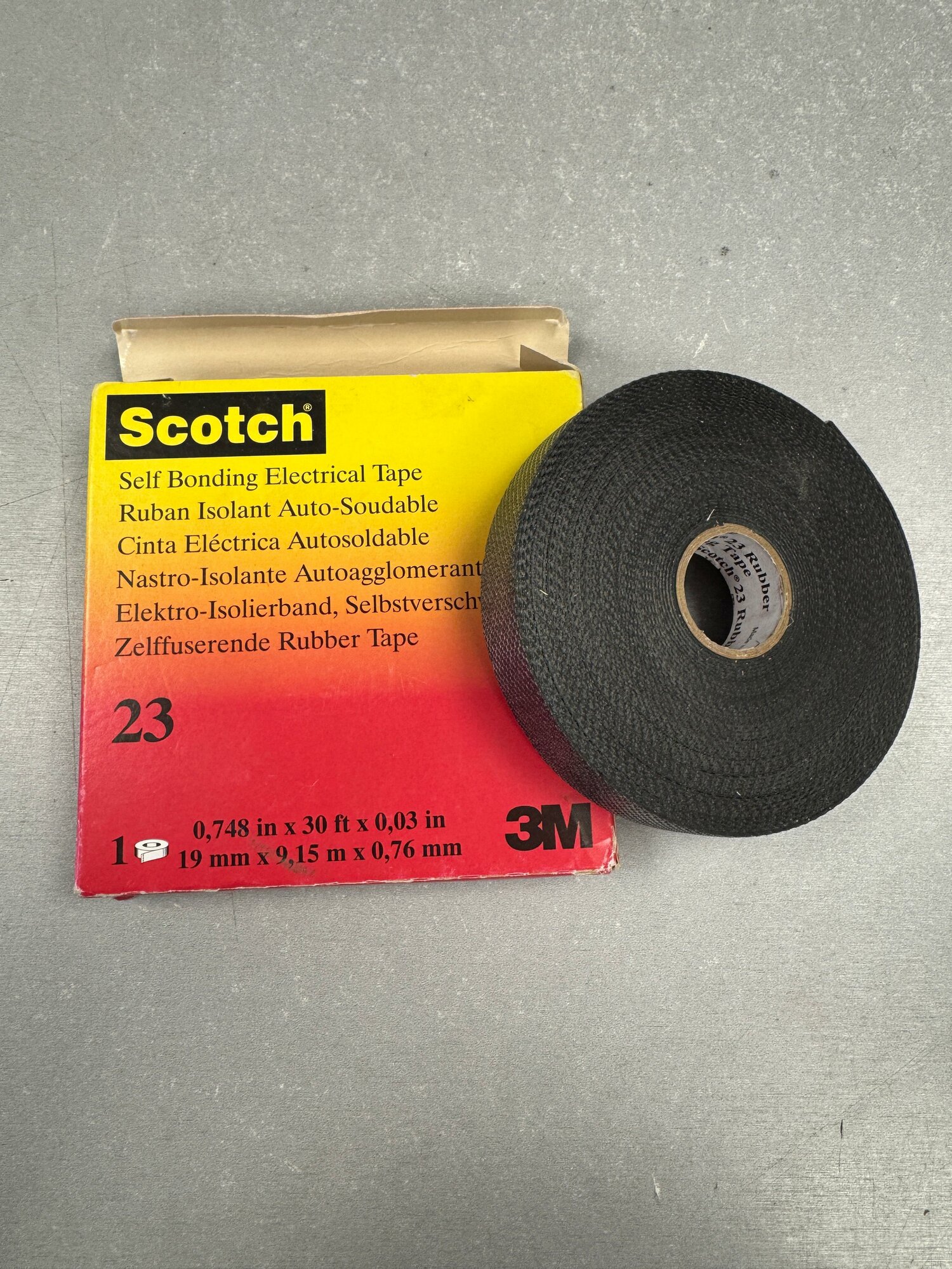Изолента резиновая черная 19мм 9.1м сырая резина самовулканирующаяся Scotch 23 (Лента самослипающаяся)