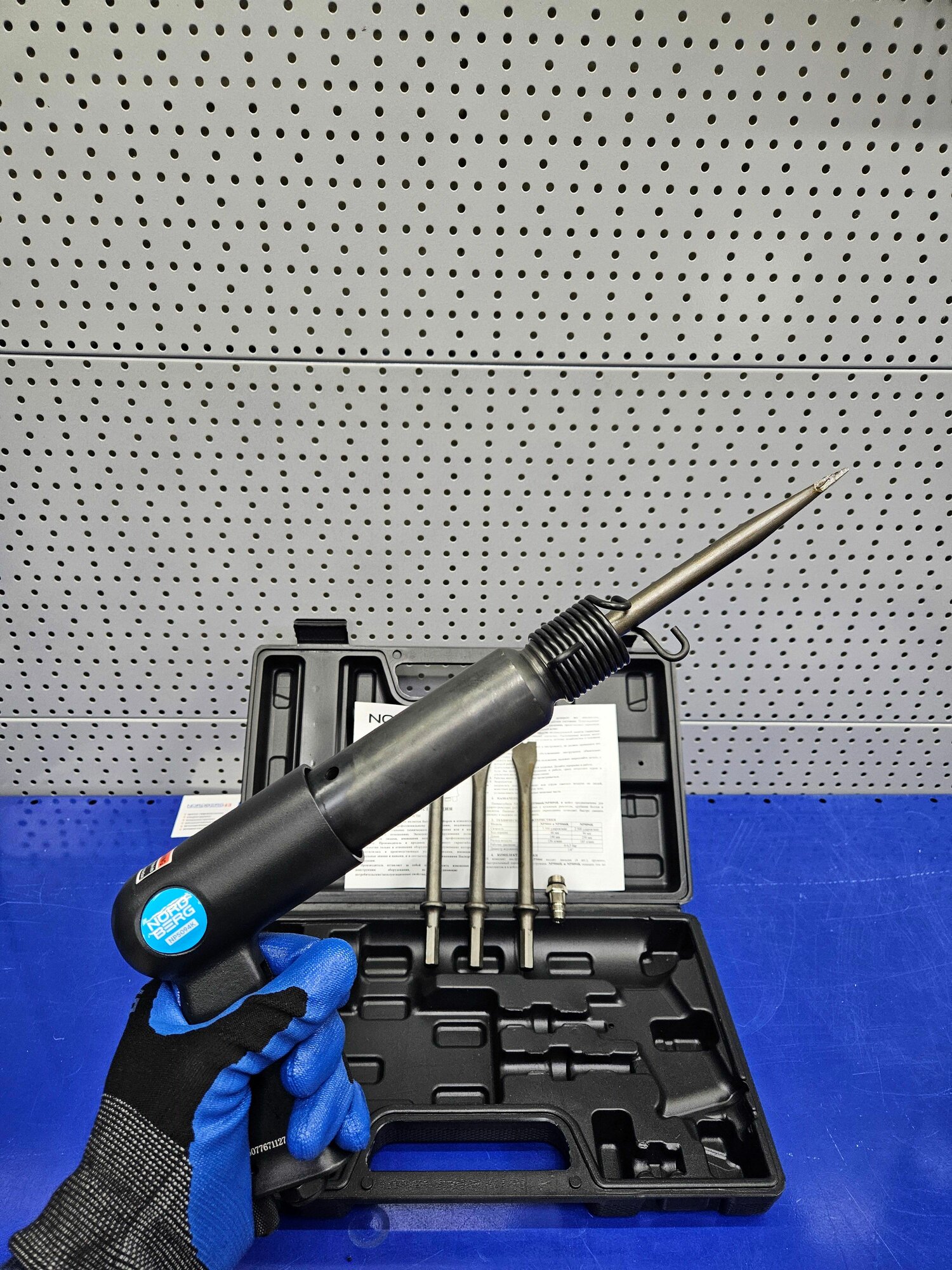 Пневмозубило 250 мм с комплектом насадок в кейсе NORDBERG / Зубило пневматическое