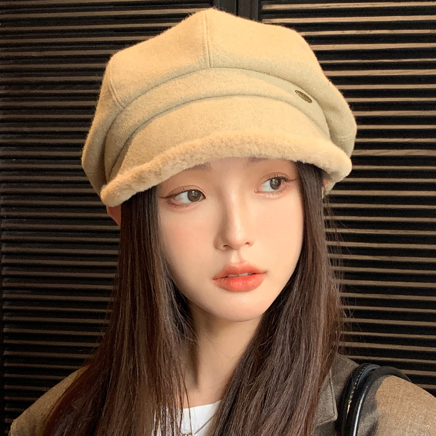 Плюшевая восьмиугольная шапка для женщин, осень и зима 2025, новый стильный утиный берет с маленьким лицом, утолщенный и теплый, модная шляпа художника