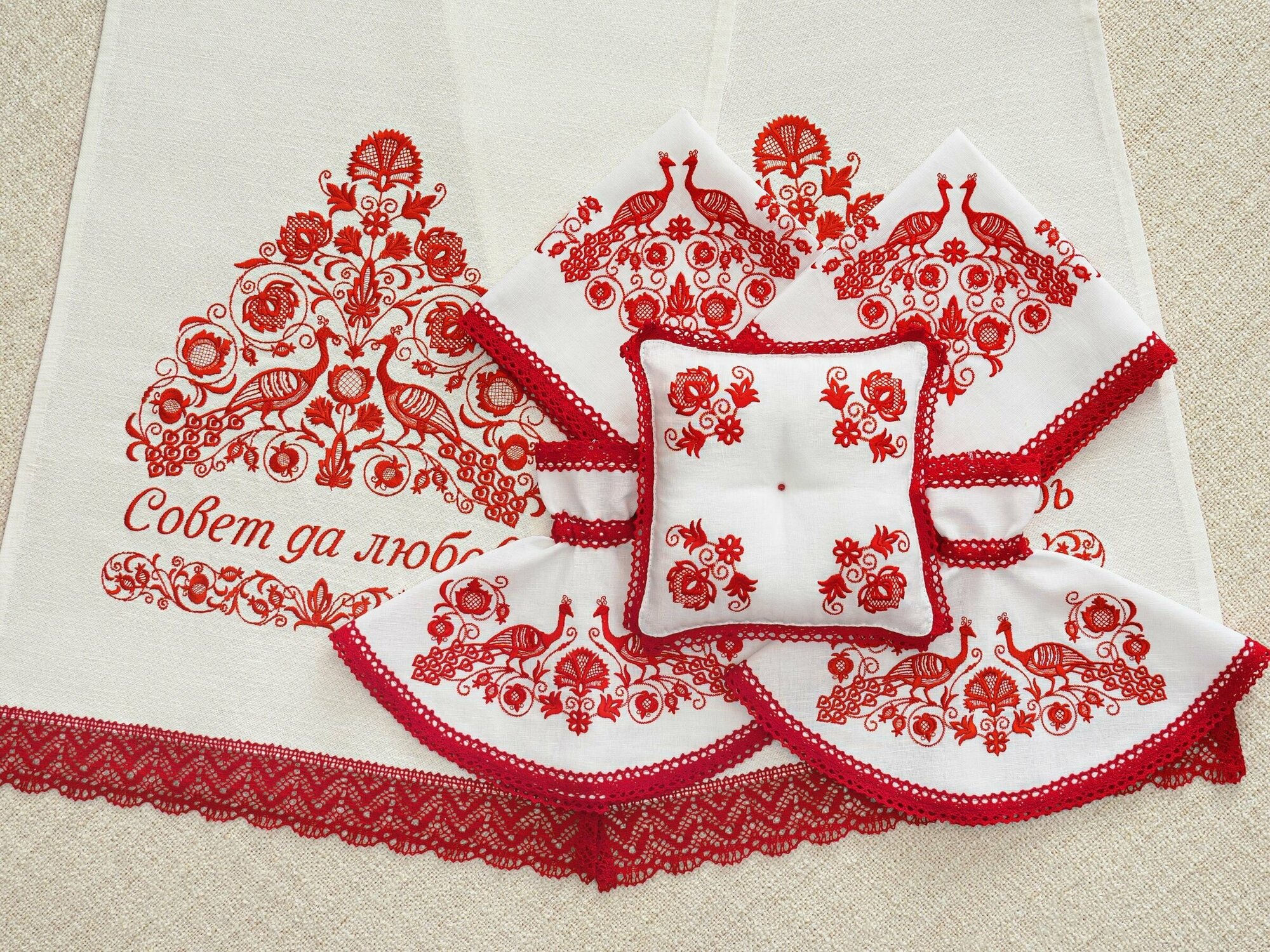 Венчальный, свадебный набор с красной вышивкой: рушник под ноги, салфетки под венцы, салфетки для свечей, подушечка для колец на свадьбу или венчание