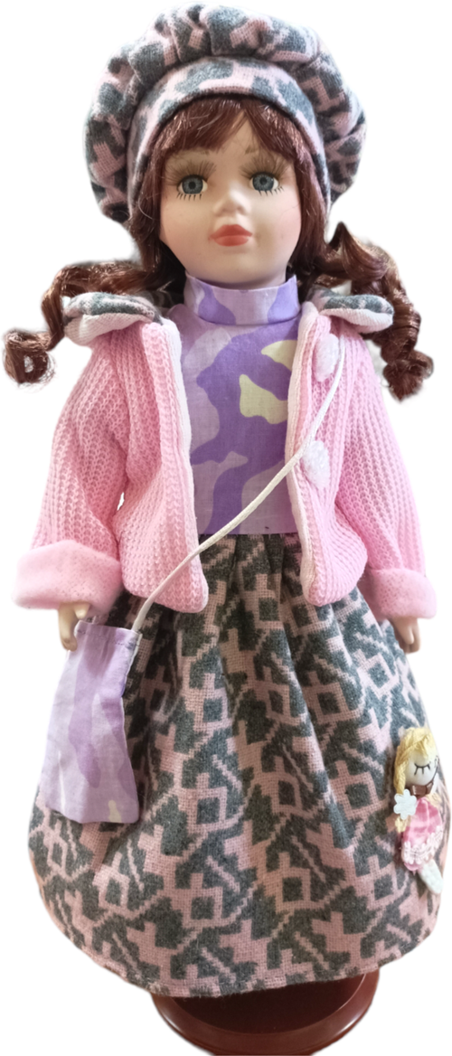 Фарфоровая коллекционная кукла Наташа 40 см / кукла из фарфора и текстиля на подставке розовое с серым платье