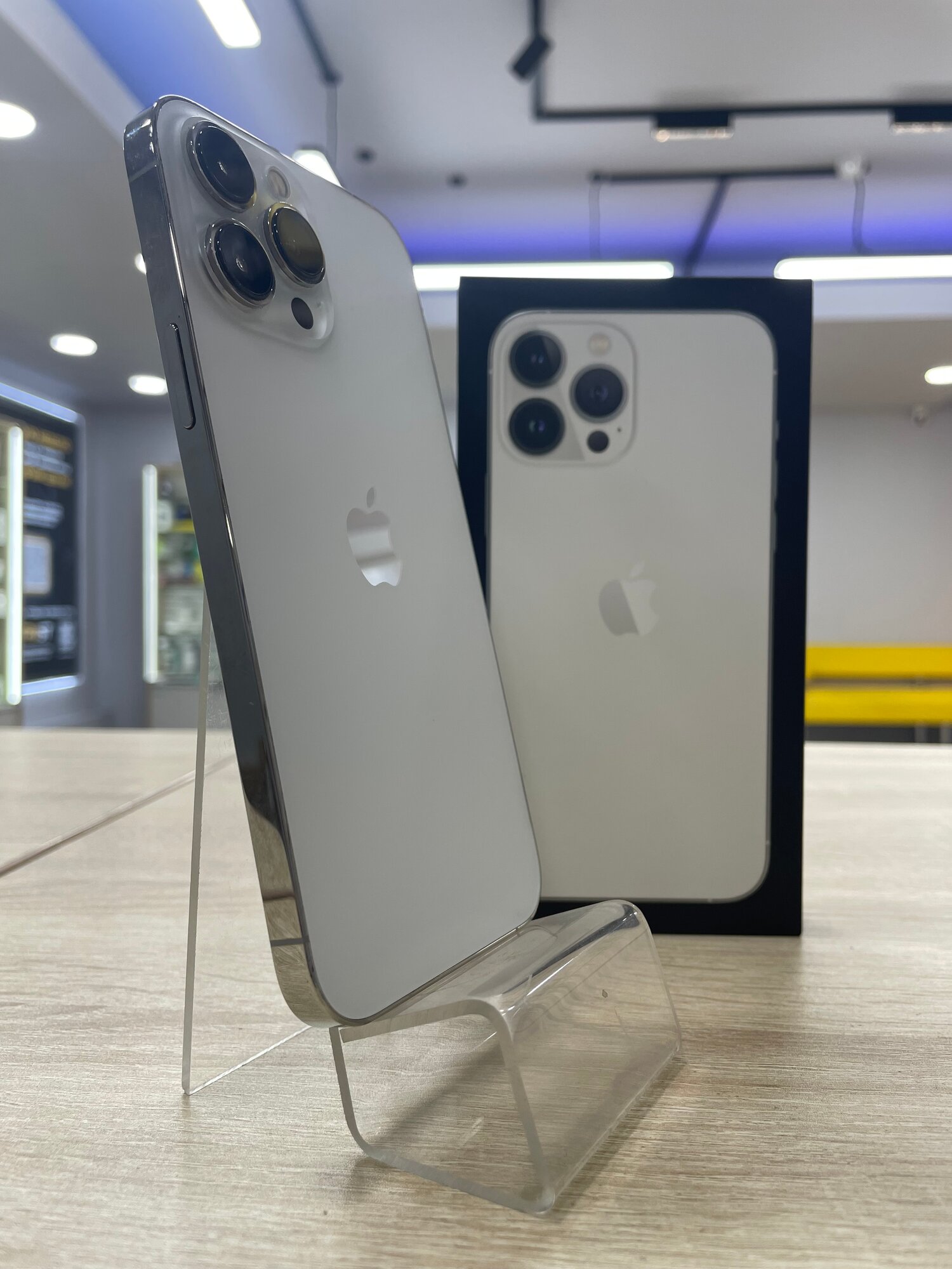 Смартфон Apple iPhone 13 Pro Max 256 ГБ RU, nano SIM+eSIM, серебристый — фото 1