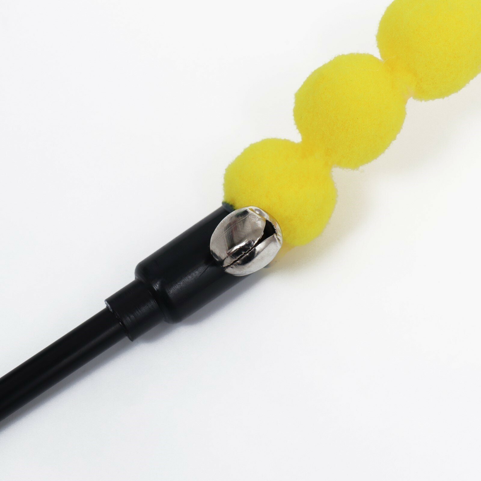 Дразнилка-удочка "Гусеница с перьями", ручка 47 см, жёлтая/розовая - фотография № 3