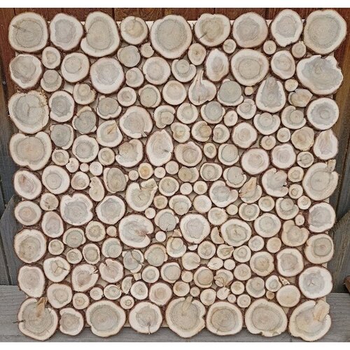 Панно из можжевельника 50х50 см.