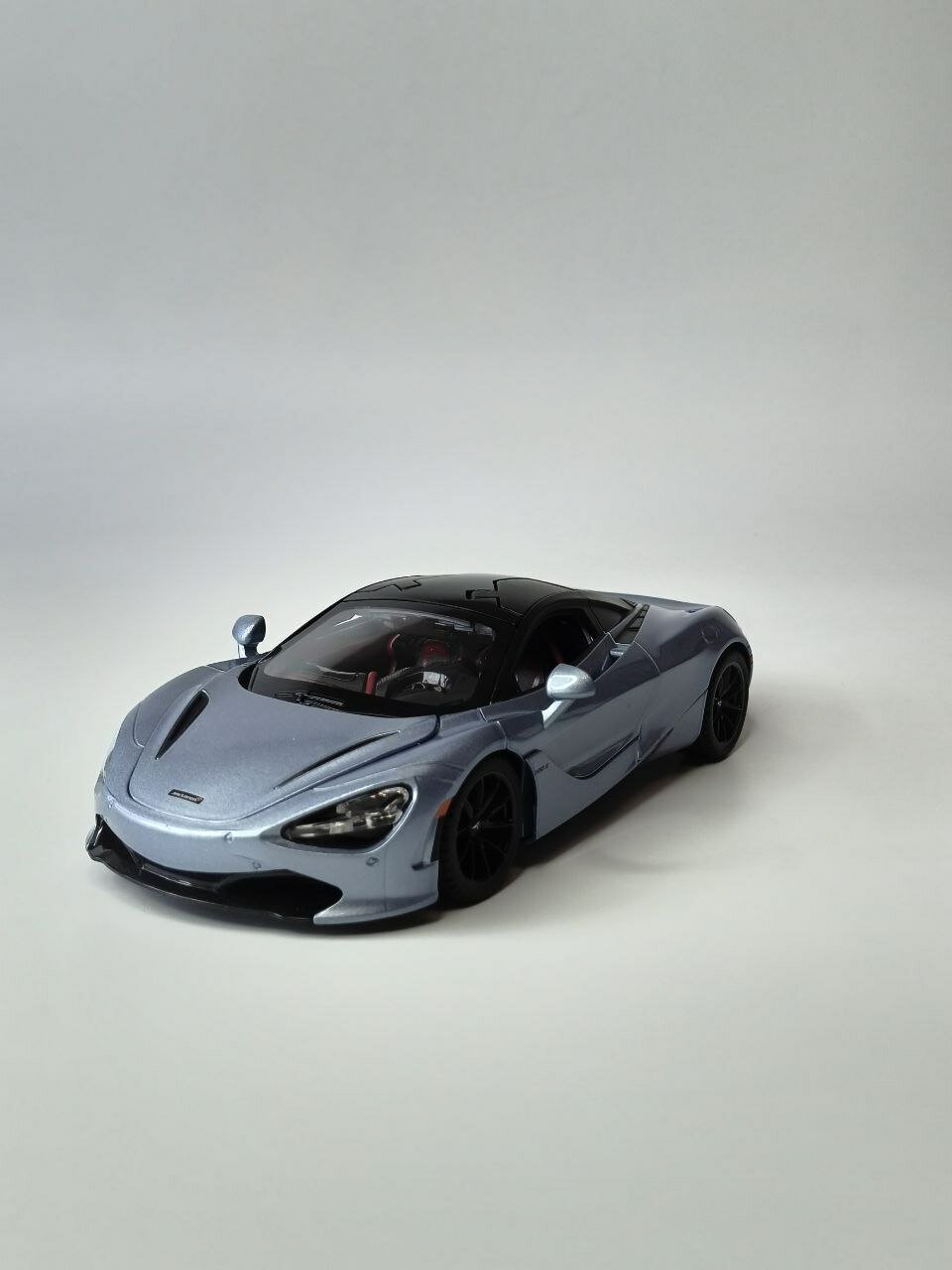 Модель автомобиля McLaren 720S металлическая 1:24 серый