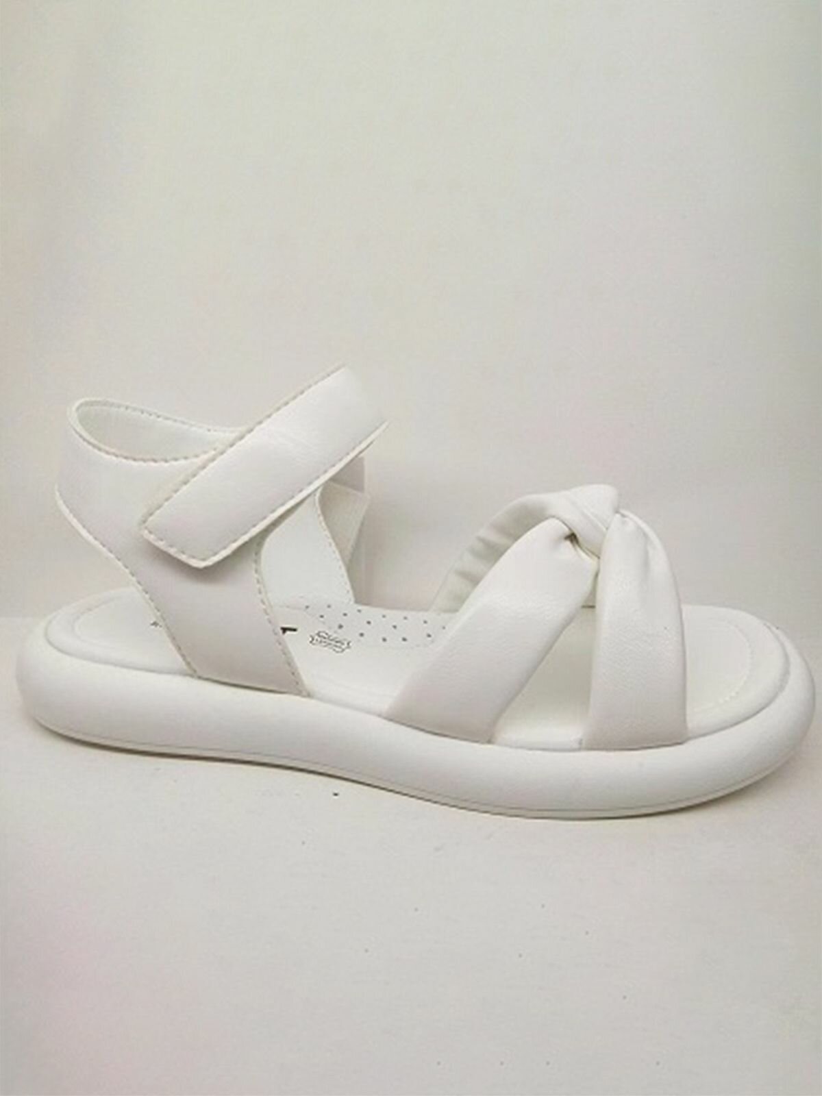 фото Белые кожаные сандалии для девочек без каблука ZENDEN first 120-41GO-028SS