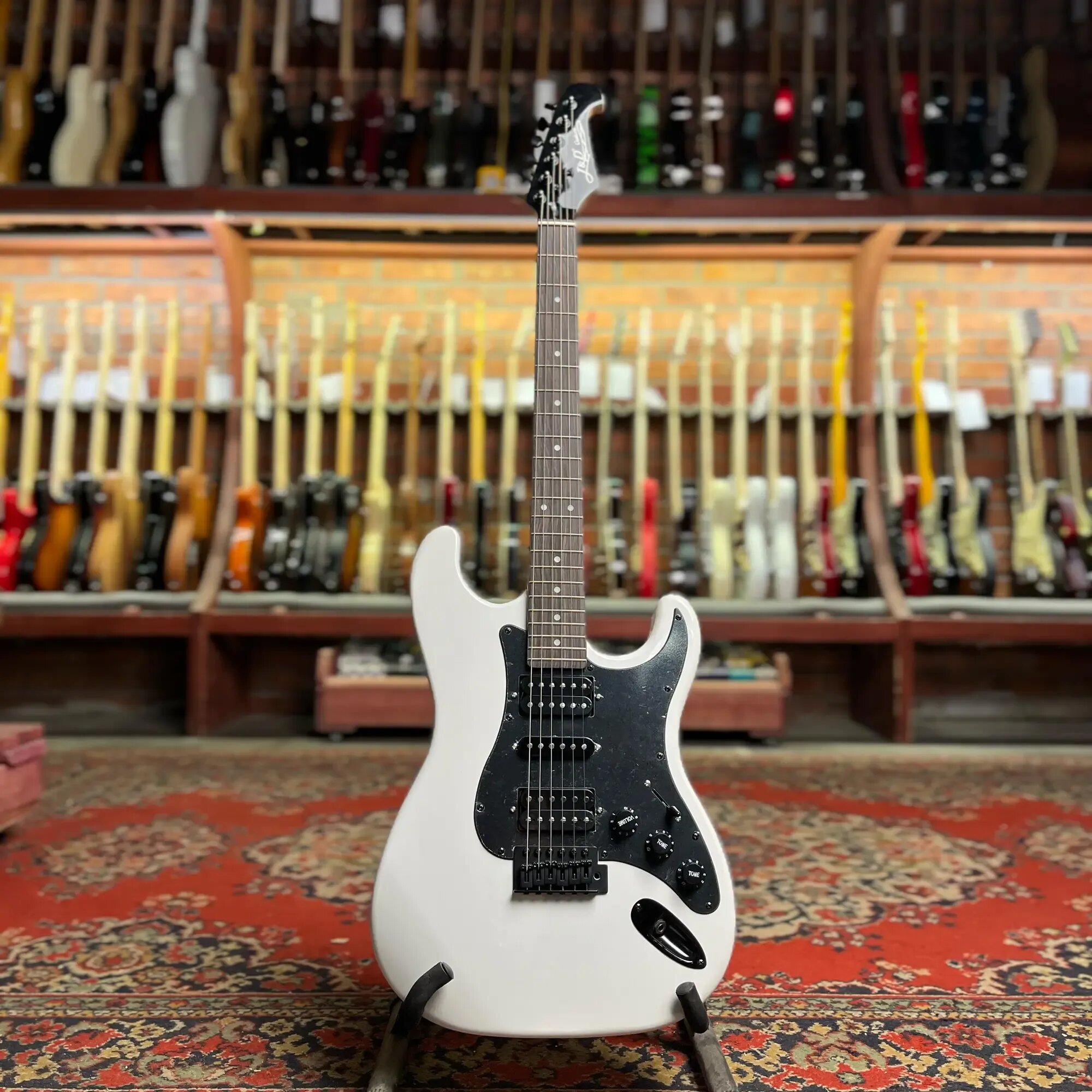 Электрогитара J&D Guitars ST-S Stratocaster HSH White — фото 1