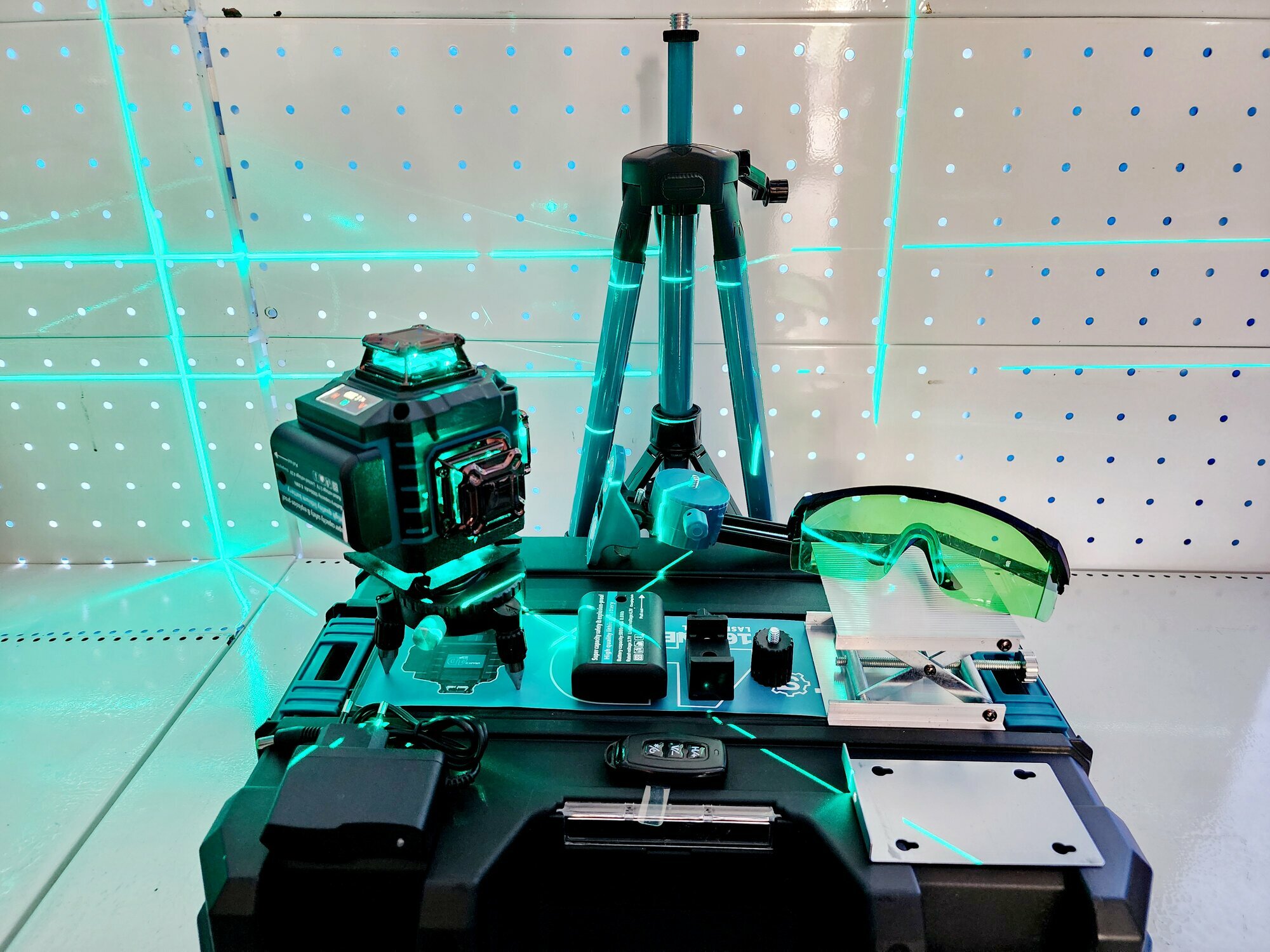 Лазерный уровень SMART 4D 16Line зеленый луч, кейс + штатив