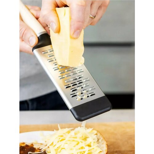 Терка с двусторонним лезвием Coreline миндально-белая 4200₽