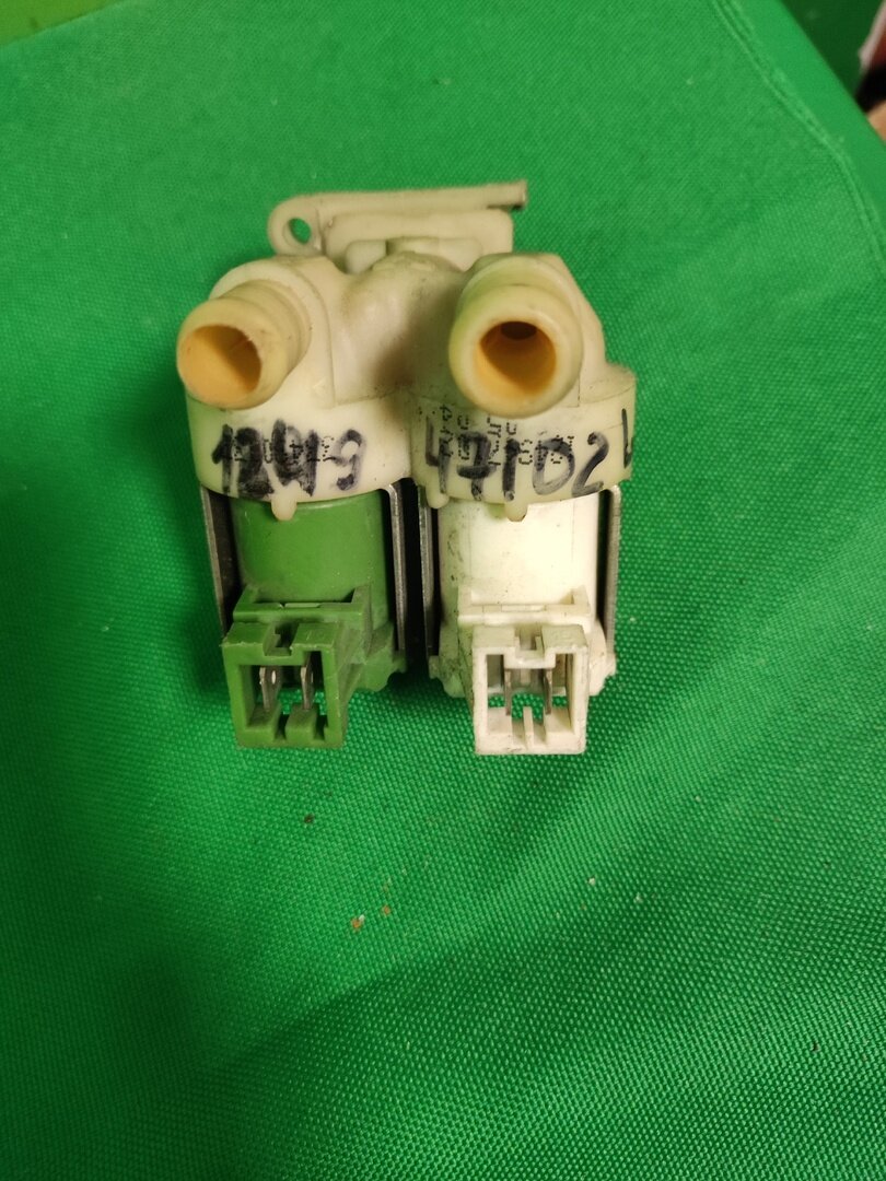 Клапан двойной Electrolux 124947102 для стиральной машины