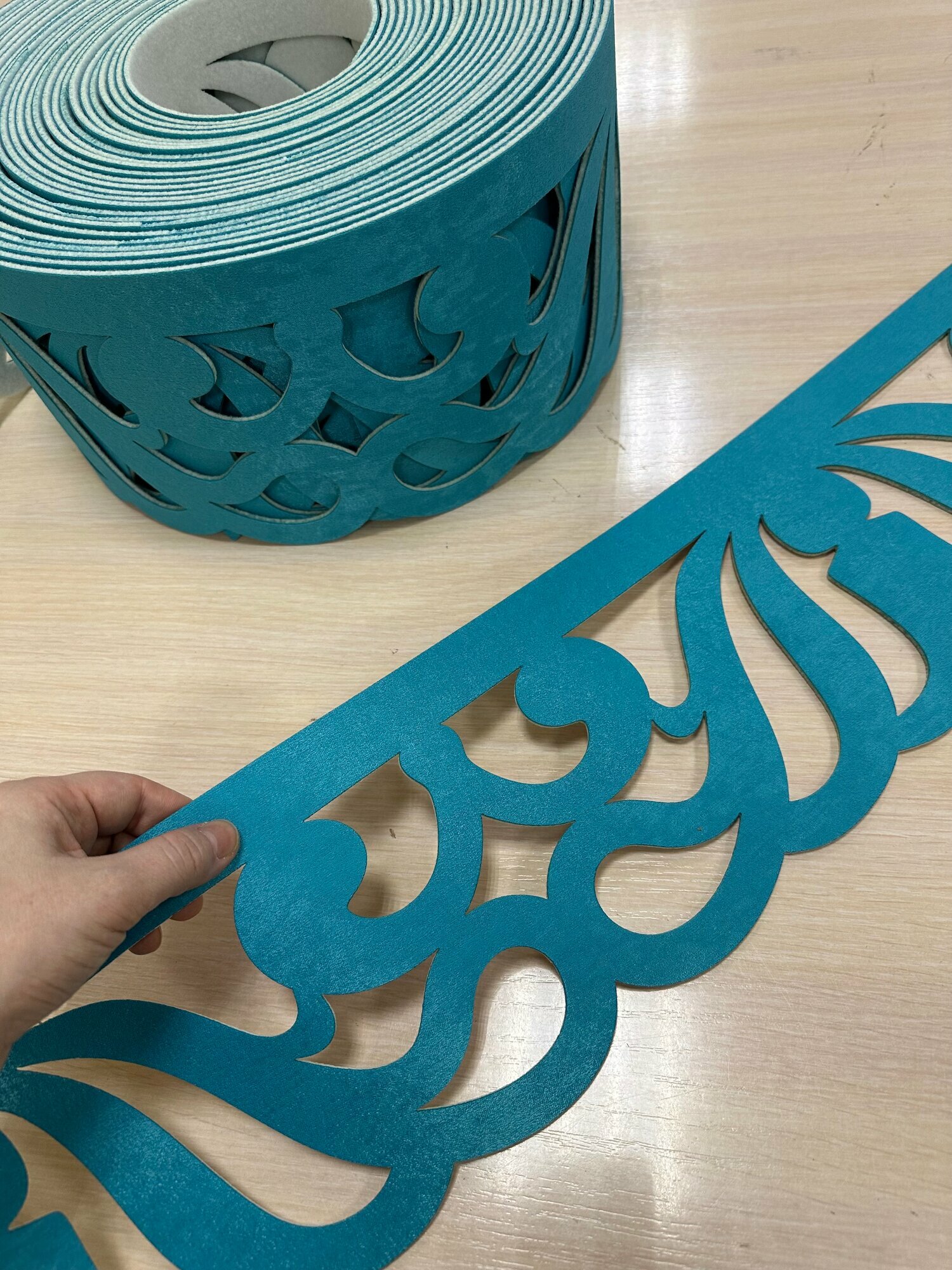 Ажурная планка на карниз бирюзовая, от 1м