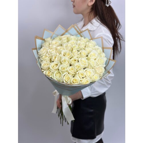 Букет из нежных белых роз, 51 шт. - 60 см