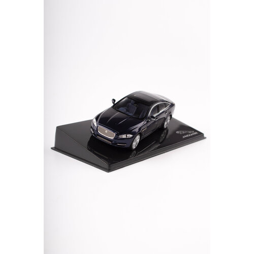 Модель автомобиля Jaguar XJ, Scale 1:43, Dark Sapphire