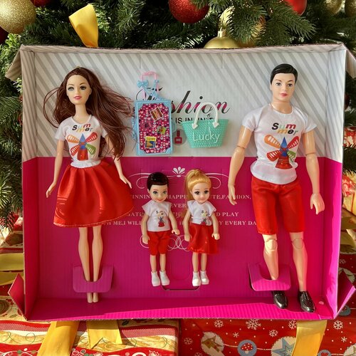 Набор кукол Семья с аксессуарами / Кен , Барби, ребёнок / для девочек