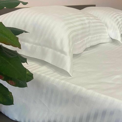 Комплект постельного белья белый, Евро из страйп тенсель наволочки 50/70; Простынь на резинке 20 см