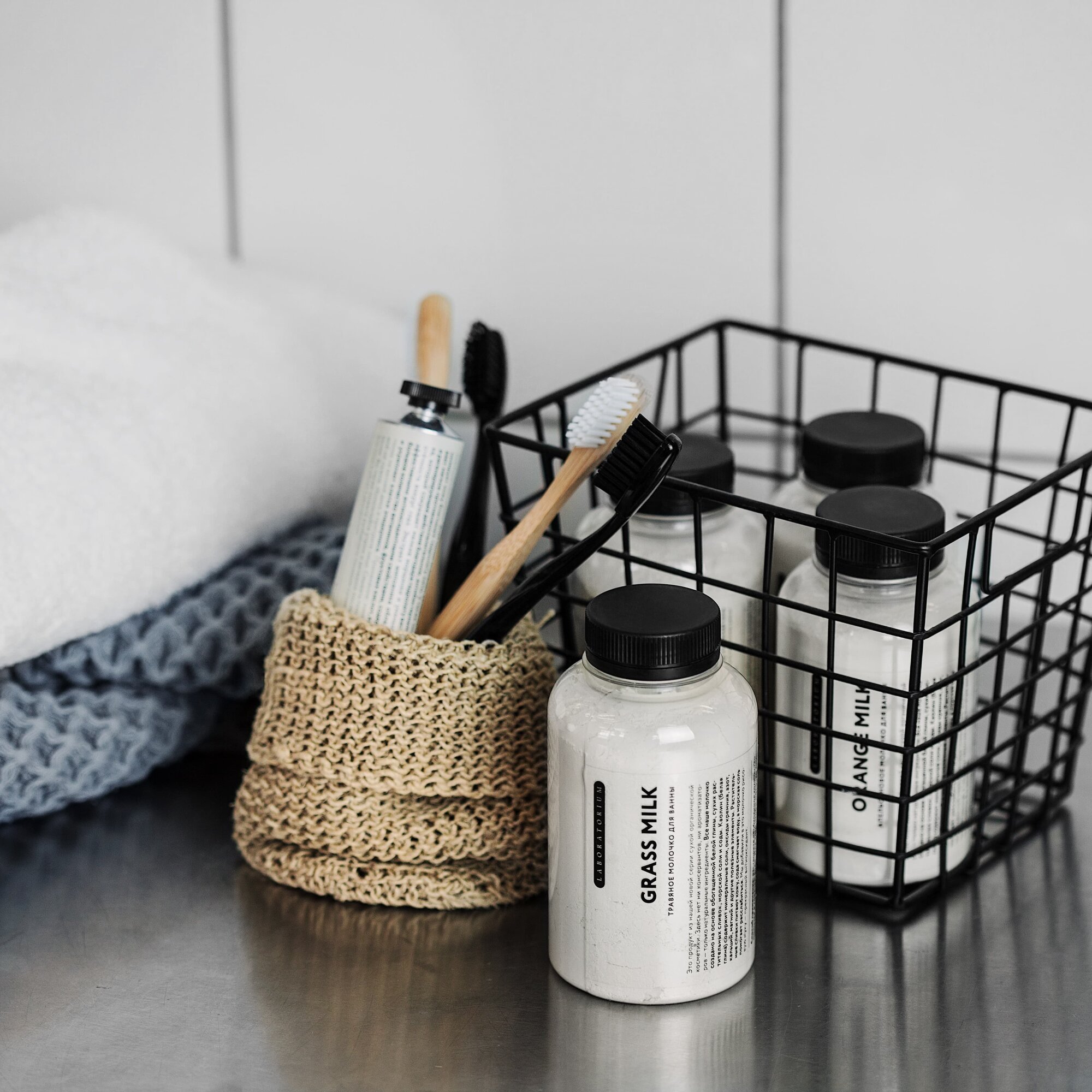 Молочко для ванны Laboratorium "Мята" с белой глиной, увлажняющее, 250 мл — фото 1