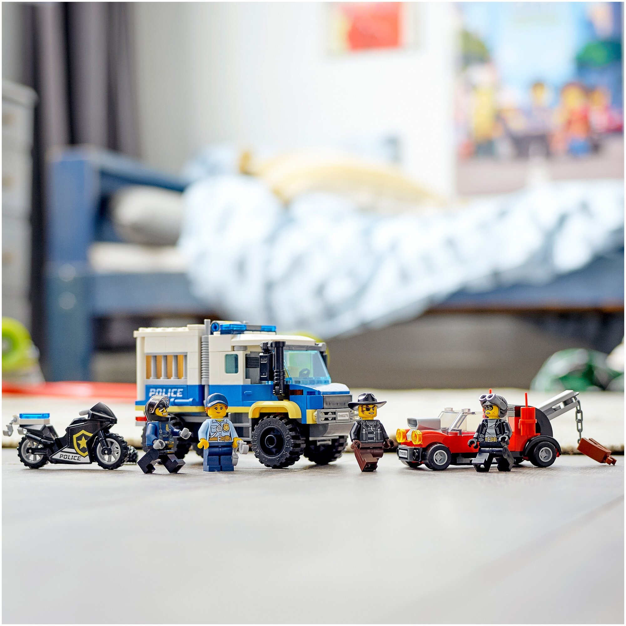 Конструктор LEGO City 60276 Транспорт для перевозки преступников - фото №7
