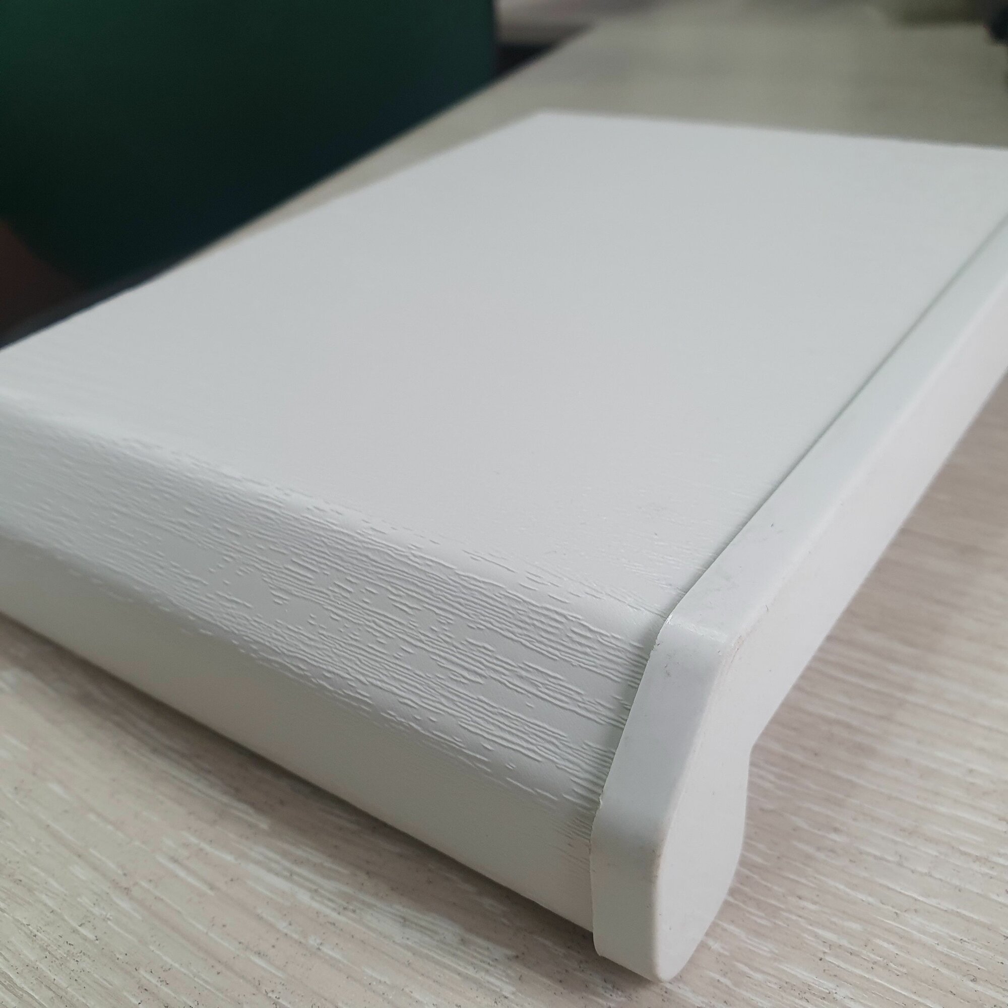 Подоконник люкс Белый ясень 200х2000 в комплекте с заглушкой двухсторонней ABS