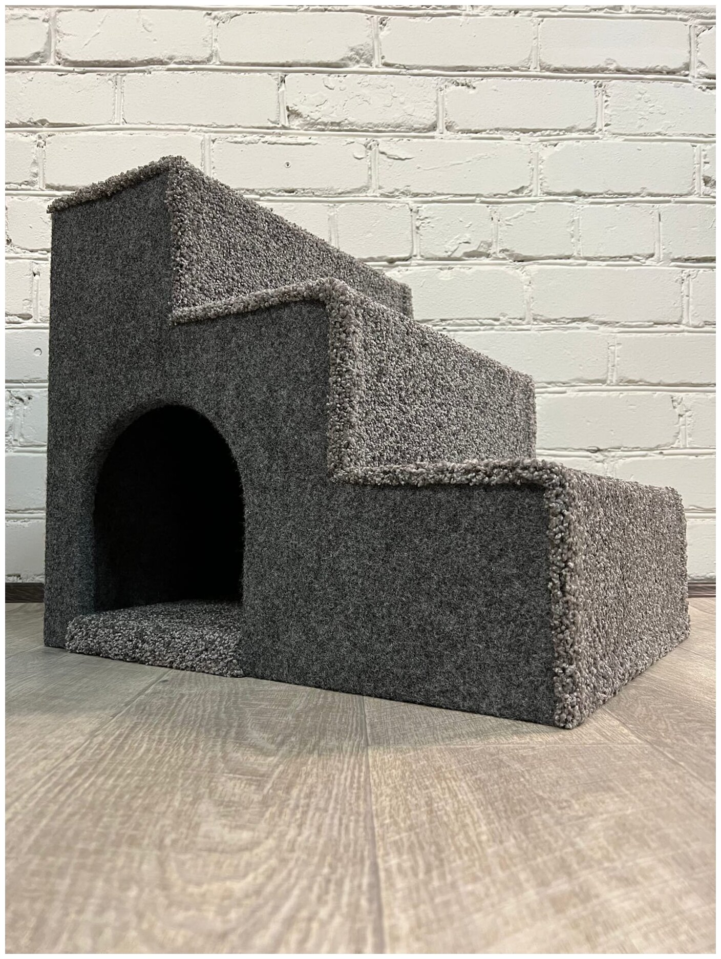 Лестница для собак из ДСП + ковролин с ворсом. С уютным домиком (55*44*46) - фотография № 1