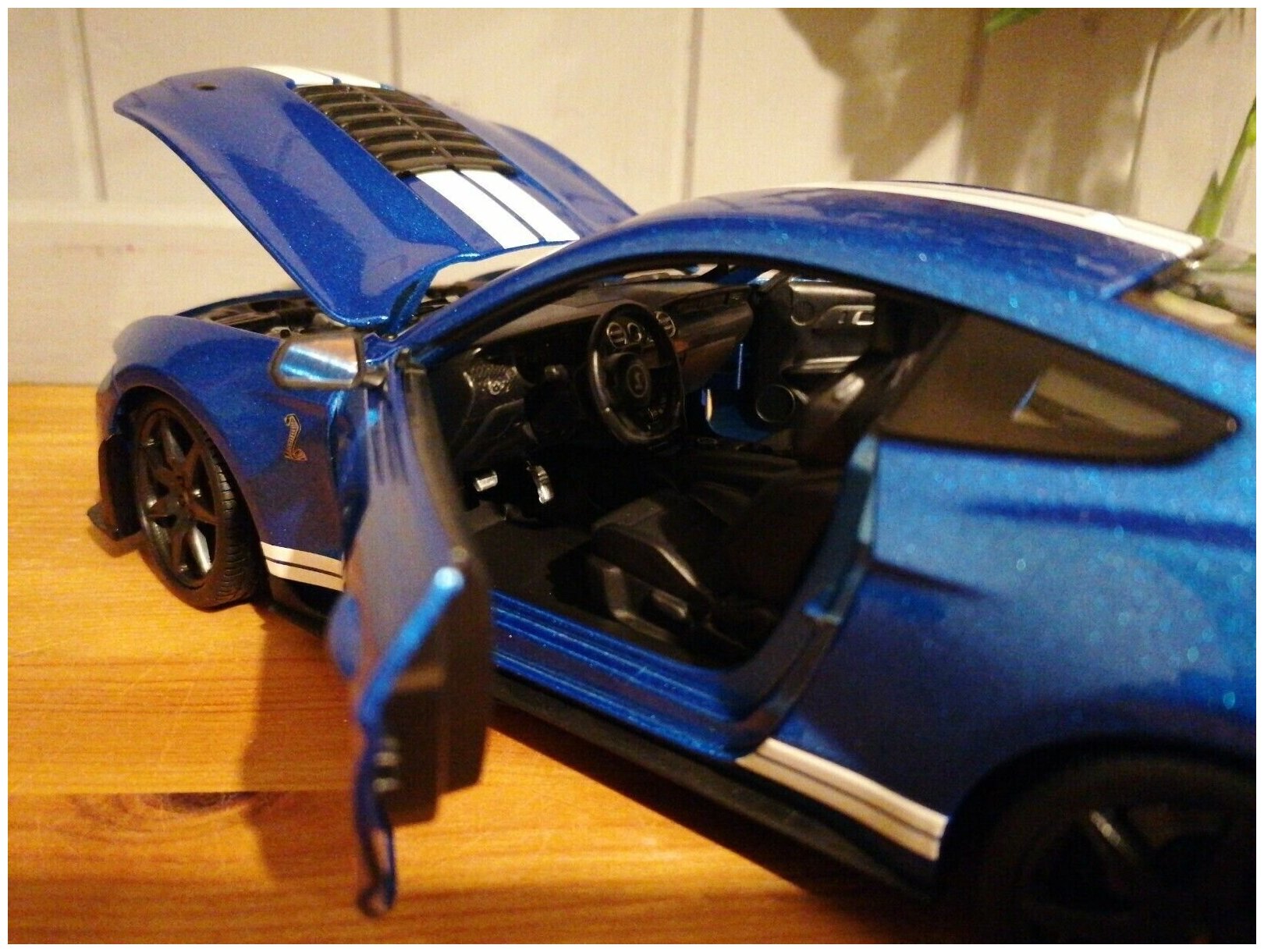 Maisto Машинка Ford Shelby GT500 2020, 1:18 оранжевая - фото №6