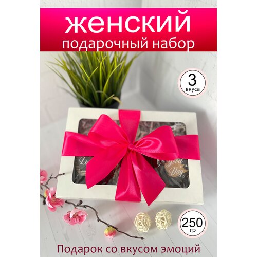 Подарочный набор для женщин с чаем и орешками в шоколаде Красный