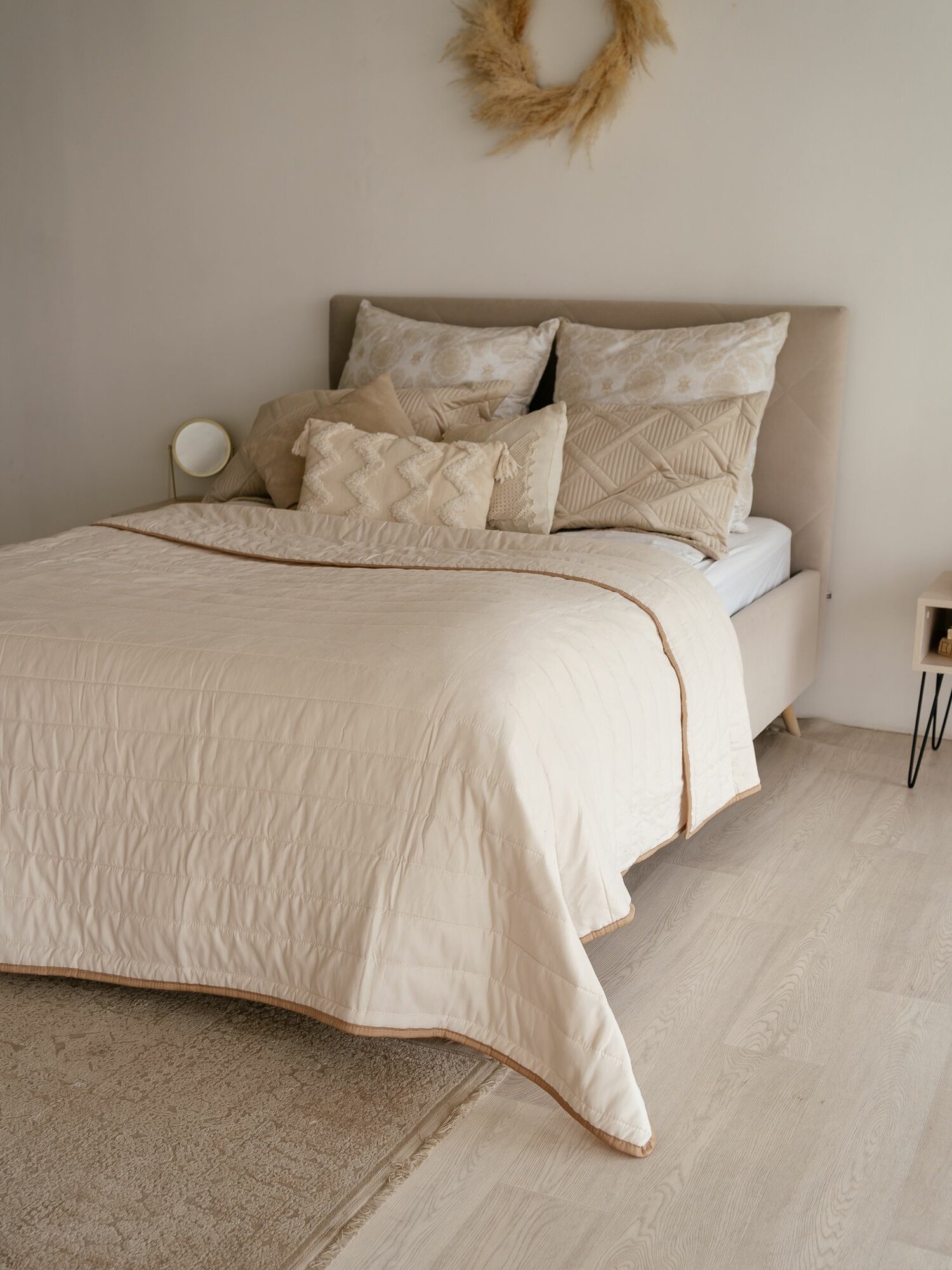 фото Покрывало Ricchezza на кровать 1.5 спальное 170х220 см для спальной, гостиной, детской/стеганый плед на диван однотонный, мягкий, легкий, тонкий, для дома и дачи/цвет коричневый