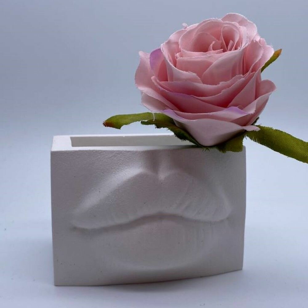 фото Подставка интерьерная "Губы" для украшений, белая матовая / Декоративный органайзер из гипса