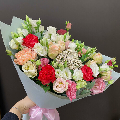 Изображение товара Букет "Букет Маркет", ассорти, из розы, лизиантуса, озотамнуса и гвоздики, высота 40см