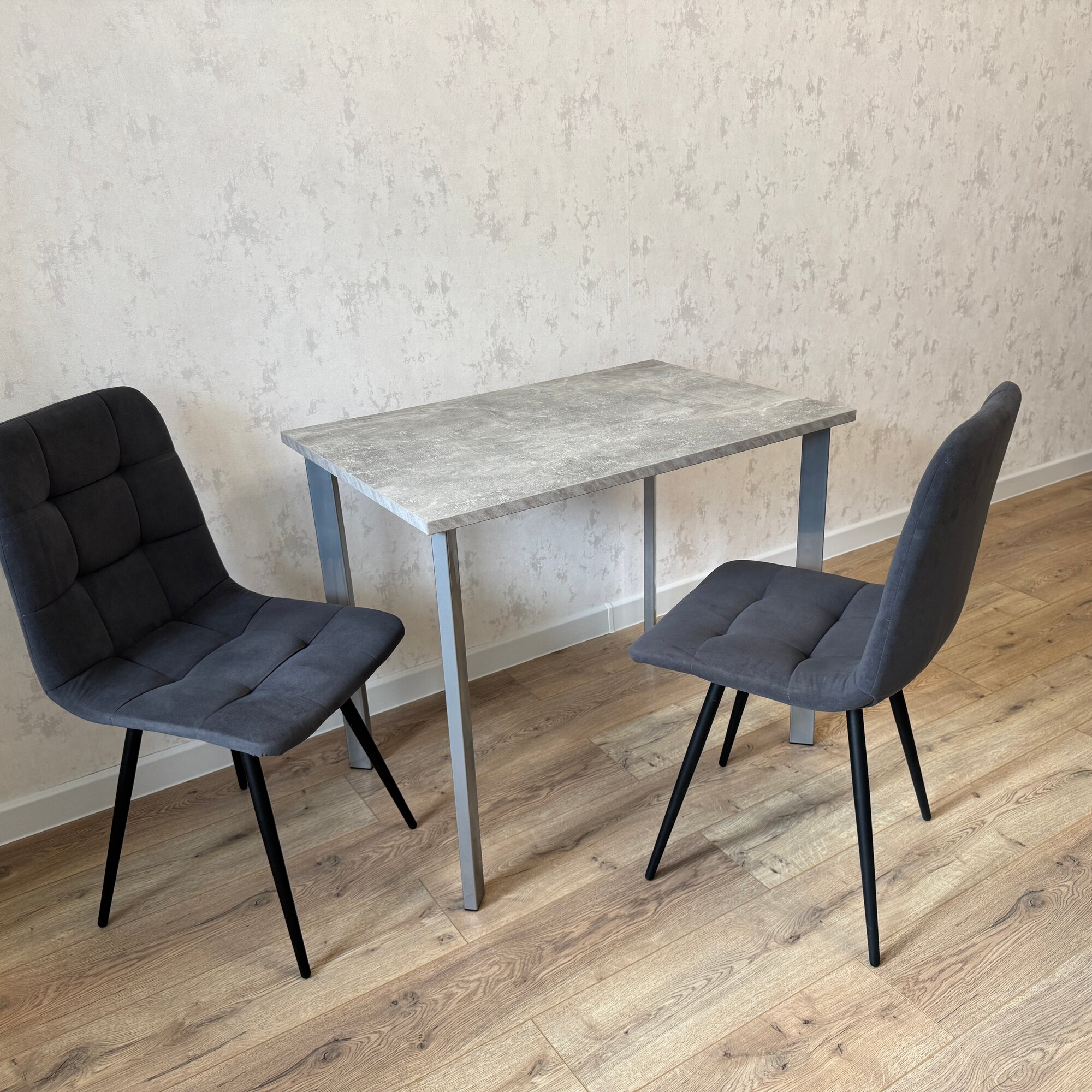 Кухонный стол 80*70 см. Бетон светлый. Хром ножки