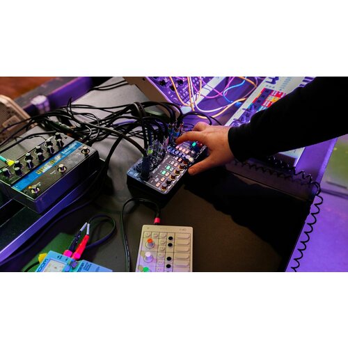 фото Цифровой микшер / рекордер zoom l-6 livetrak