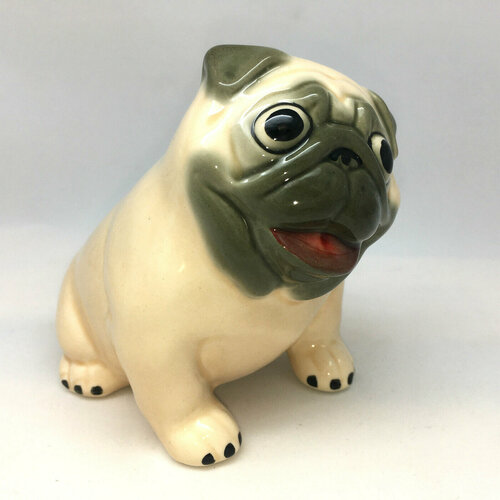 Статуэтка фарфоровая декоративная мопс сидящий палевый 1340₽