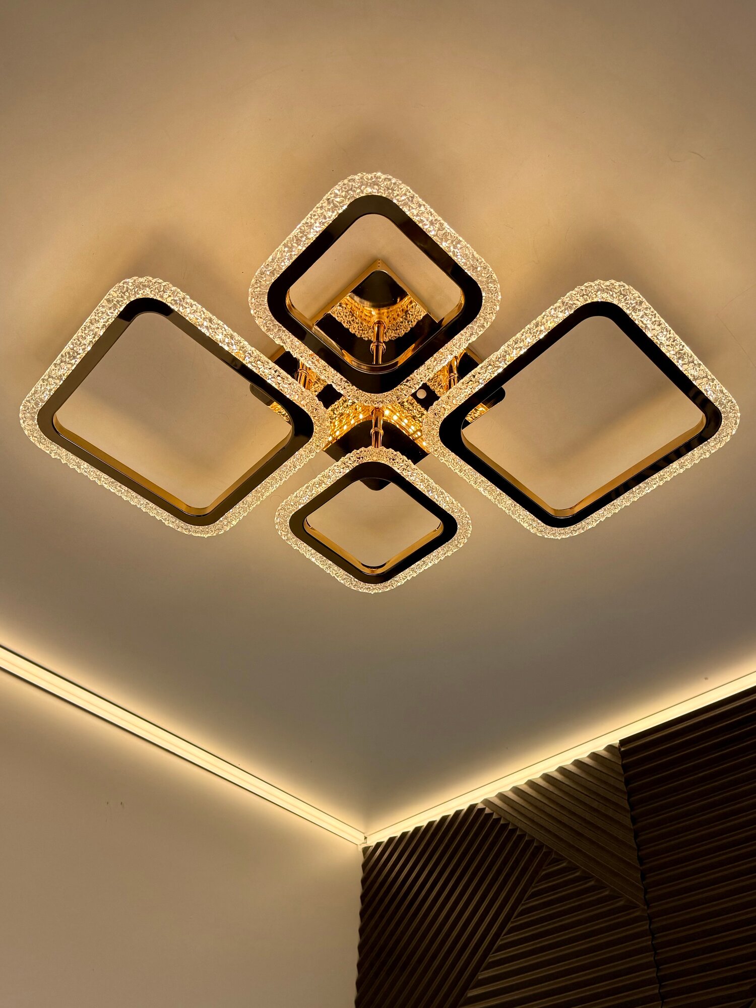 Люстра потолочная светдиодная с пультом золотая 84Вт Свет Столицы