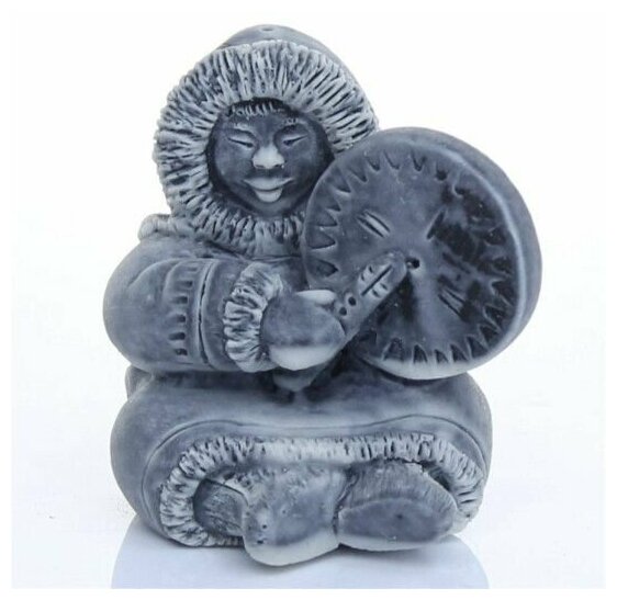 фото Шаман с бубном сидит Миниатюра Декор Подарок Статуэтка Авторская Мрамор Мраморная крошка Ручная Работа