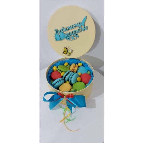 Пирожные макарон учителю