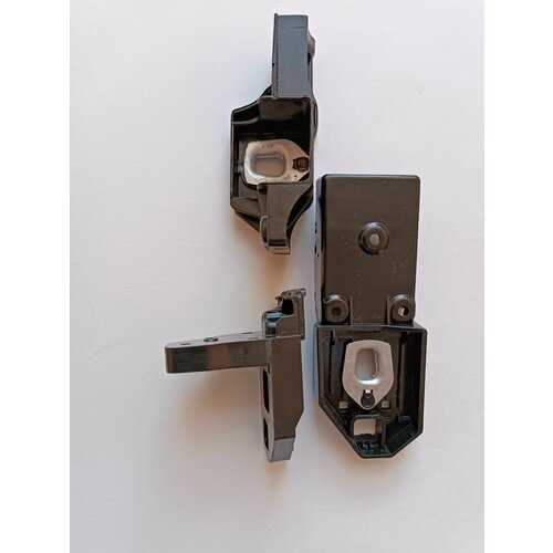 Крепления кронштейны правой фары Mercedes CLA W117; GLA W156