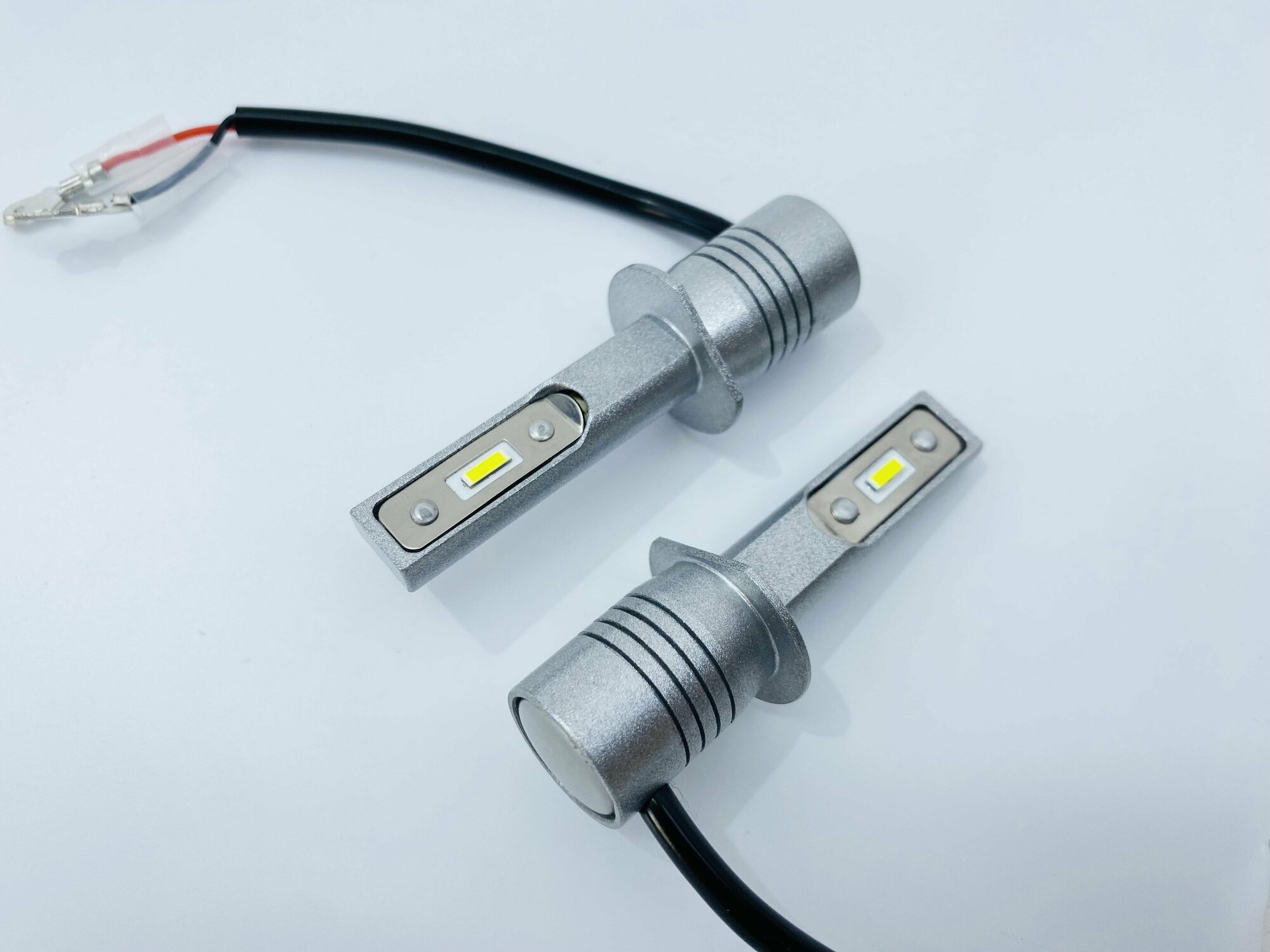 Светодиодные LED лампы V12, 12-24В, 60Вт, 5500К, цоколь Н1, комплект 2шт — фото 1