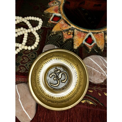 Samadhi Тибетская поющая чаша Литая 13 см Carving-SBCR13 - Ом