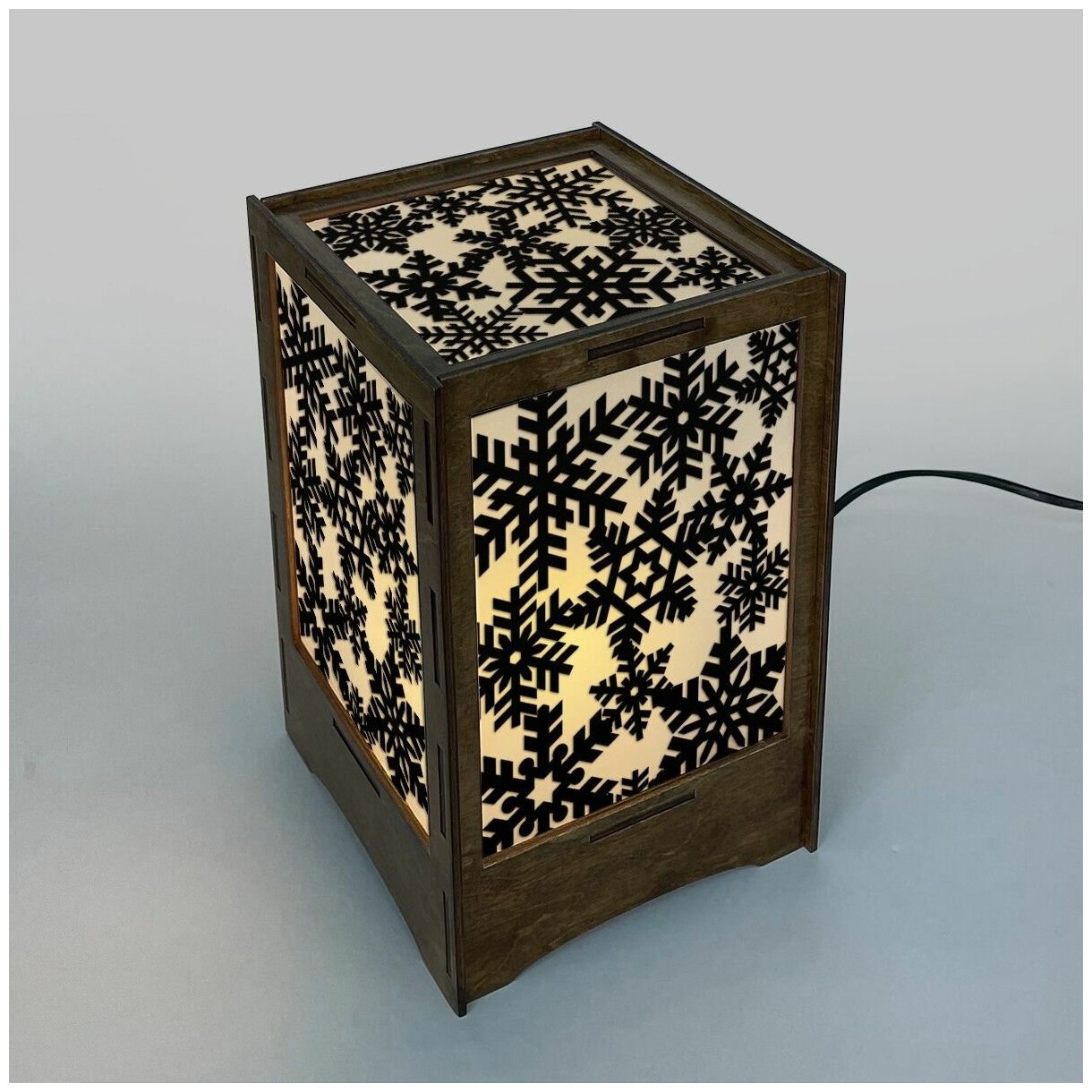 Светильник, ночник деревянный настольный снежинки - 126 - фотография № 1