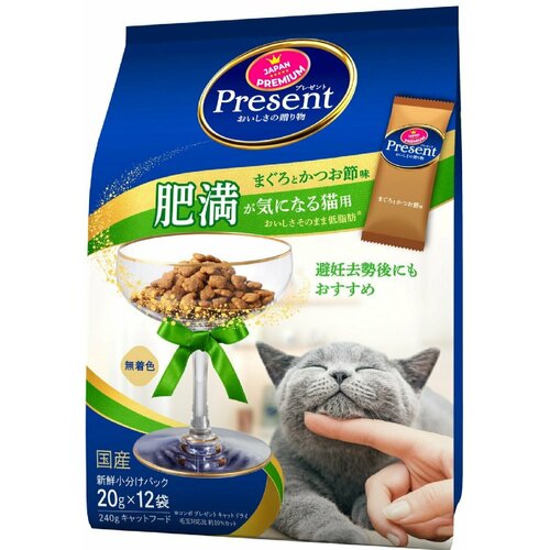 Лакомство для кошек Japan Premium Pet PRESENT с низким содержанием жира для контроля веса на основе японского тунца бонито, 240 г