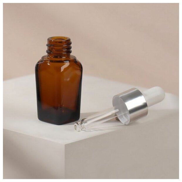 фото Бутылочка стеклянная для хранения с пипеткой, 10 мл, цвет коричневый/белый
