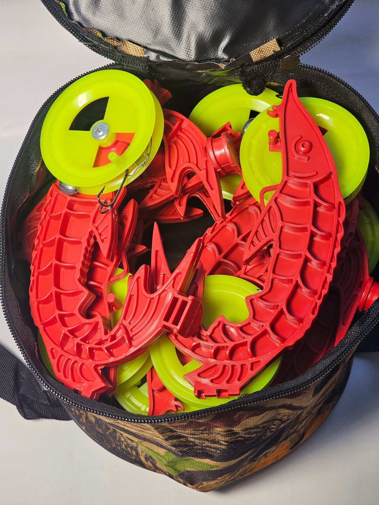 Набор оснащенных усиленных жерлиц Fisher Mania осетр 10 шт с сумкой складная.