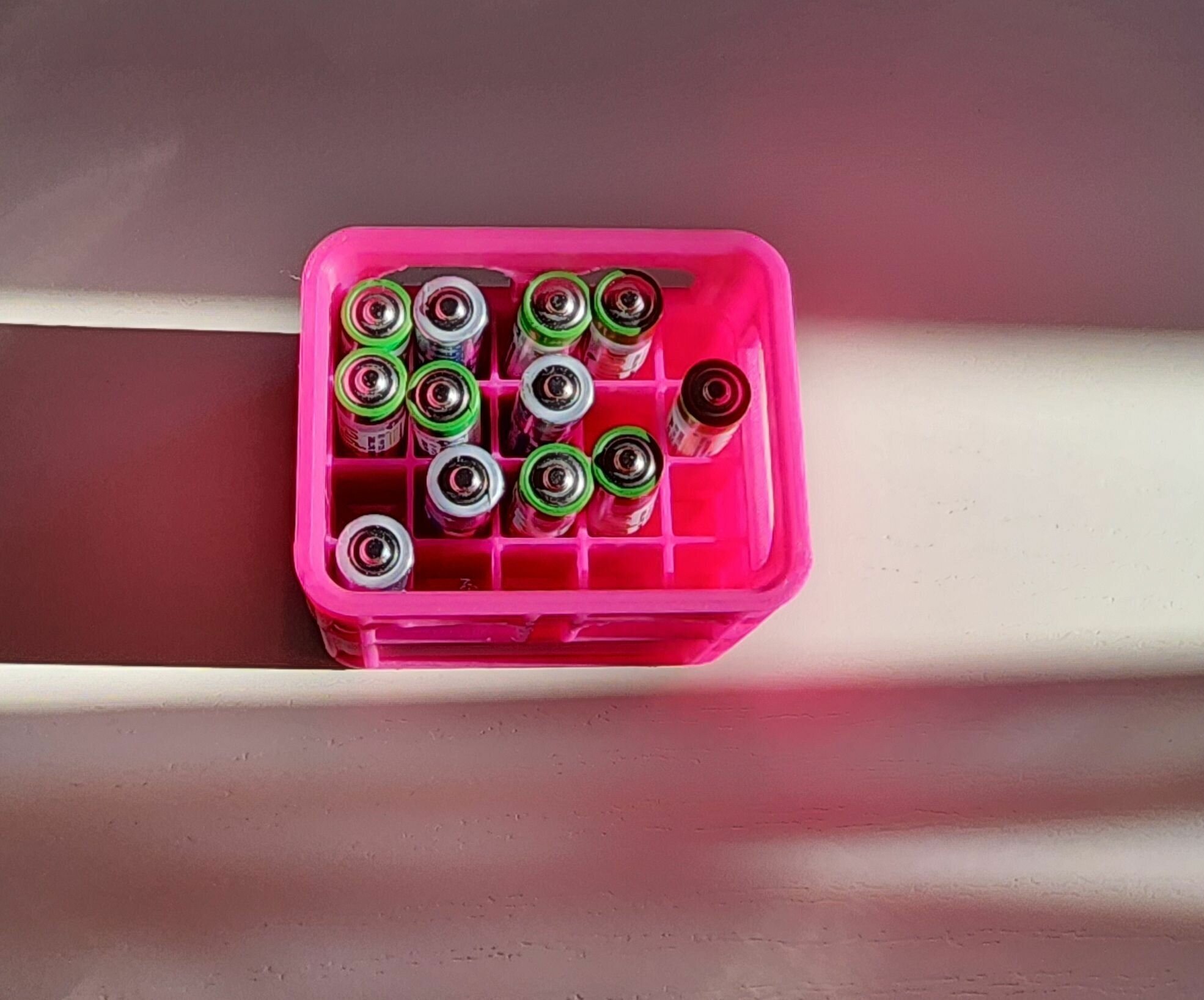 Органайзер / бокс / контейнер для хранения мизинчиковых батареек ААА, цвет розовый - фотография № 3