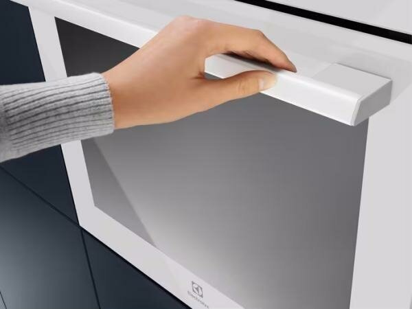 Электрический духовой шкаф Electrolux EOE8P39V - фотография № 2