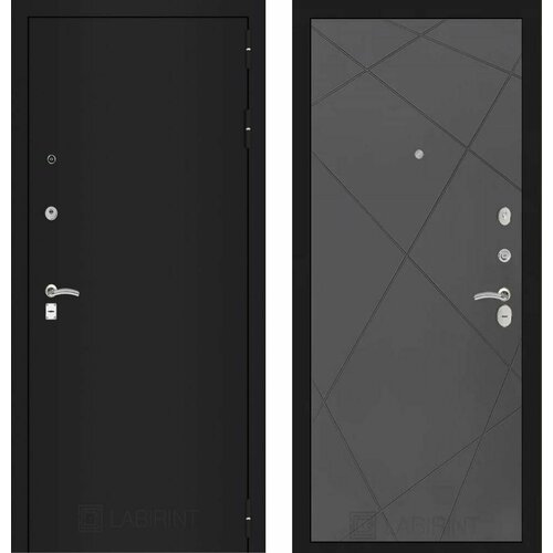 Входная дверь Labirint Classic Шагрень черная 24 Графит софт 960x2050, открывание левое