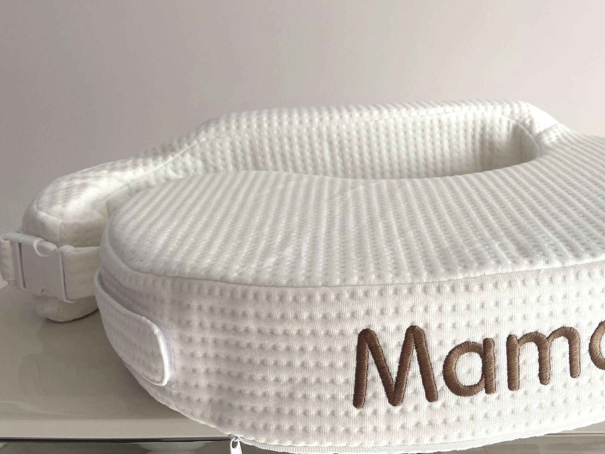 фото Подушка для грудного вскармливания новорожденных