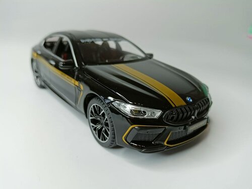 Коллекционная машинка игрушка металлическая BMW M8 для мальчиков масштабная модель 1:24 черная с полосой