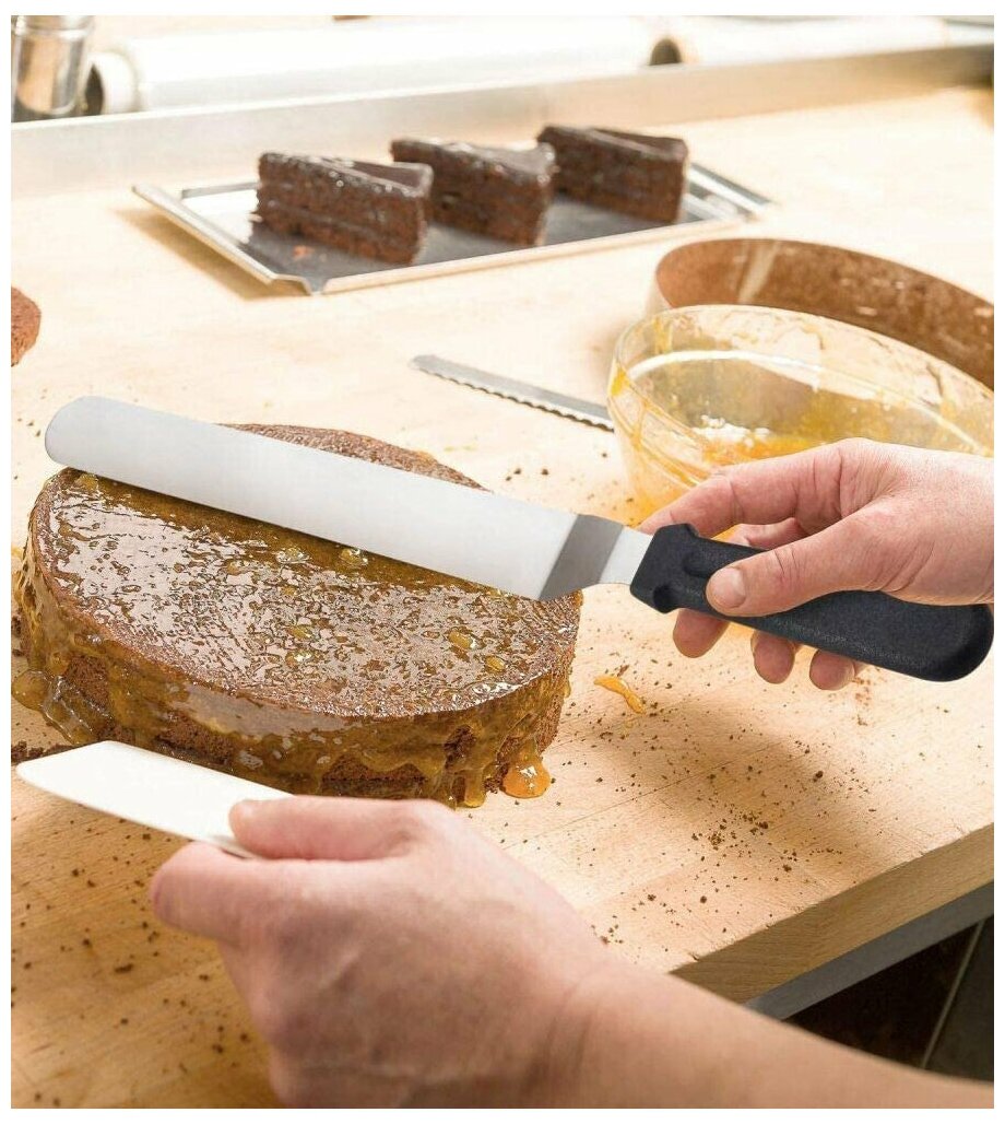 Лопатка кондитерская изогнутая, палетка, шпатель для торта с пластиковой ручкой, 26 см.