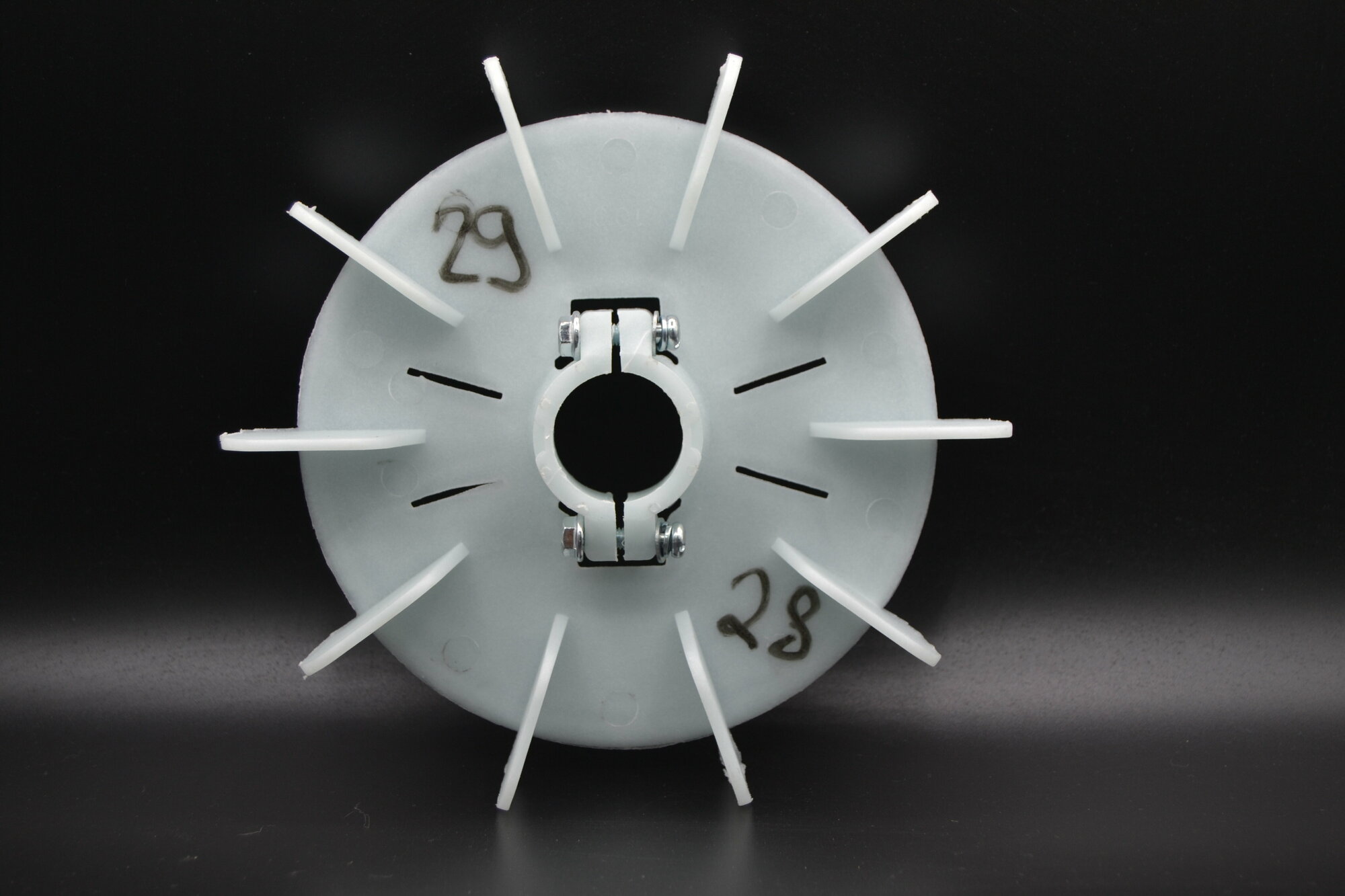 Крыльчатка , вентилятор охлаждения электродвигателя 28мм/29мм - вал , по лопастям 190мм — фото 1